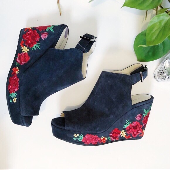 Kenneth Cole Shoes - NWT Kenneth Cole Olani Embroidered Wedge Sandal